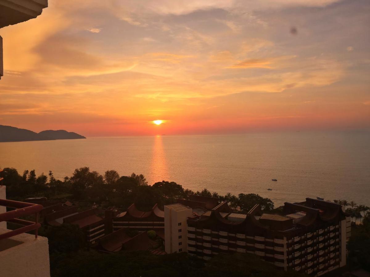 Aloka Seaview Apartment Batu Ferringhi Exterior photo