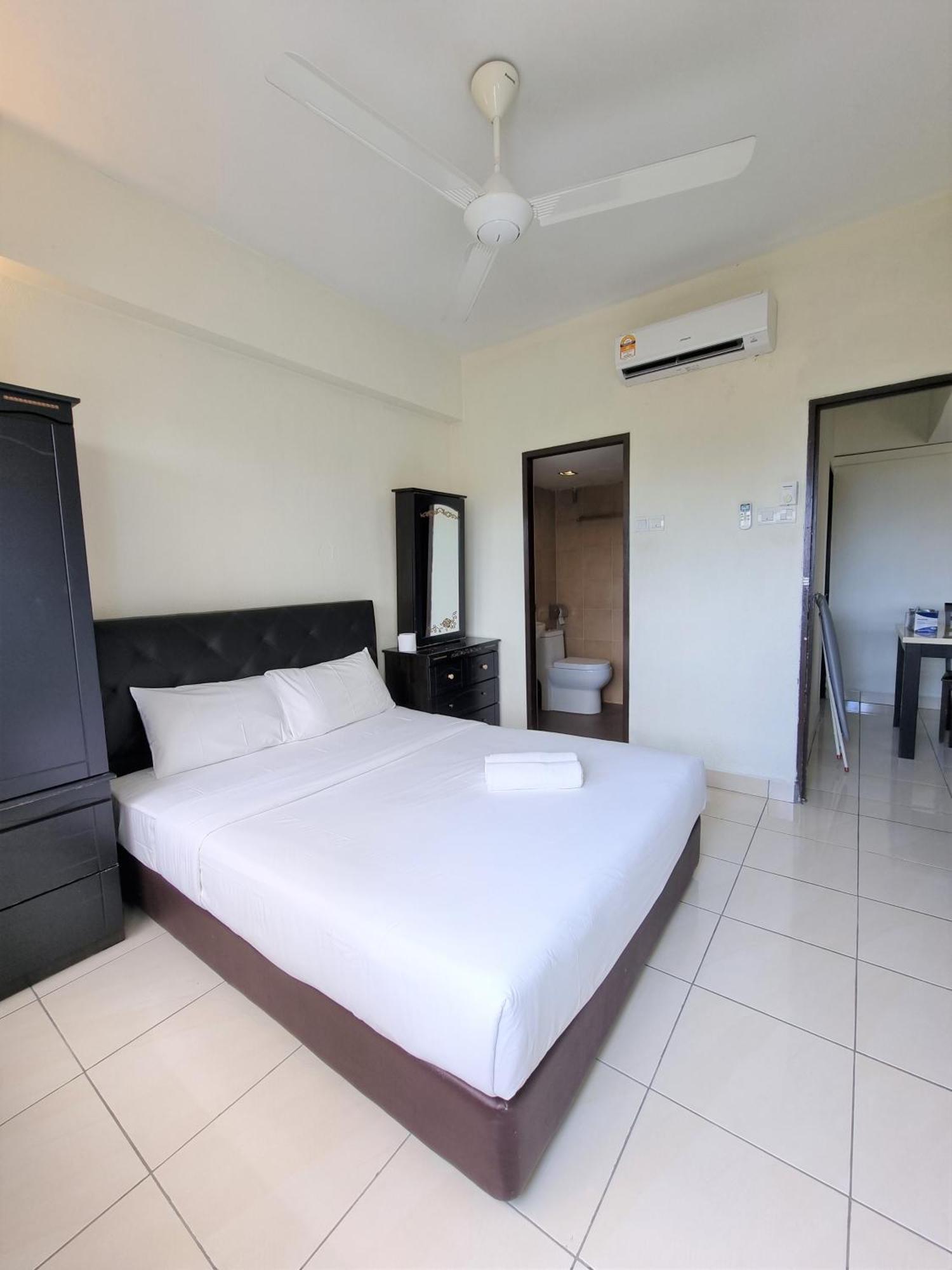 Aloka Seaview Apartment Batu Ferringhi Exterior photo